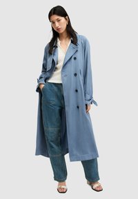 AllSaints KIKKI TRENCH niebieski