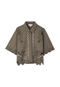 Chemise olive à manches courtes avec des motifs de feuilles brodés, des accents de perles rondes et un ourlet en vagues. Fermeture à boutons à l'avant.