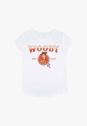 Bílé tričko s Woodym z Toy Story a textem "WOODY EST. 1995" s kruhem z provazu kolem horní části Woodyho těla.