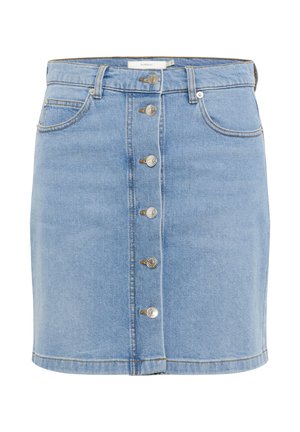 Svetlo modra denim krilo s prilegajočo silhueto, sprednjim gumbom za zapiranje, petimi žepi in kontrastnim šivom ob robu.