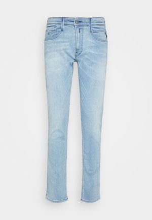 Ljust blå denimjeans med rak benform, med frontknäppning, fem fickor och minimal blekning för ett klassiskt utseende.
