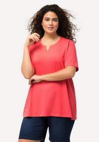 Ulla Popken A-LINIE HALBARM - Triko s potiskem - dark coral