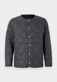 Vattert jakke i mørk grå, med rund hals, frontknapper med trykknapper, to sidelommer og en glatt, lett tekstur.