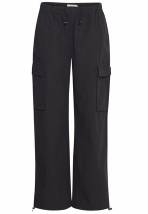Czarne spodnie cargo z elastycznym pasem i sznurkiem do regulacji. Posiada boczne kieszenie oraz regulowane mankiety przy kostkach. Wykonane z lekkiego materiału.