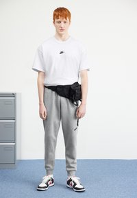 Jordan BASELINE PANT - Trainingsbroek - carbon heather/black