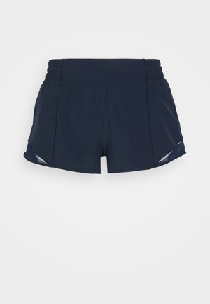Marinblaue Sportshorts mit einem strukturierten, elastischen Bund, seitlichen Mesh-Einsätzen und einem lockeren Schnitt, entworfen für Komfort und Beweglichkeit.