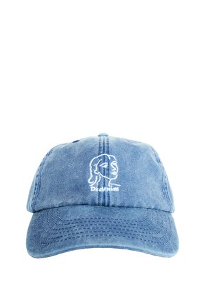 Hellblaue Denim-Baseballkappe mit weiß gesticktem Umriss eines Frauengesichts und dem Wort „Dedenim“ auf der Vorderseite.
