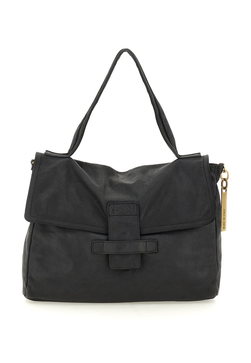 Borsa in pelle nera con tracolla, chiusura a patta frontale e zip dorata con etichetta "Made in Italy".