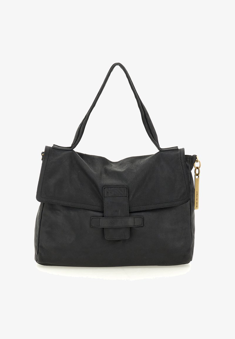 Borsa in pelle nera con tracolla, chiusura a patta frontale e zip dorata con etichetta "Made in Italy".