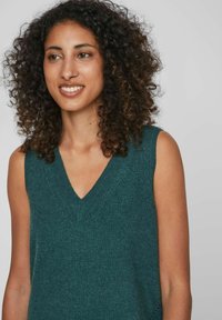 VILA VIRIL VNECK Top ponderosa pine/tanne Zalando.de