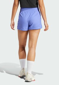 adidas Performance PACER ALL GYM SEASONAL HIGH RISE 3 STRIPES  - Pantalón corto de deporte - semi blue