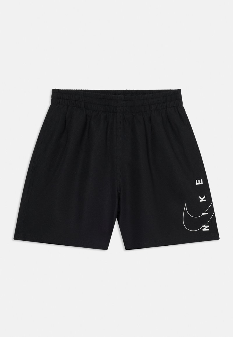 Pantaloncini atletici neri con fascia elastica in vita e logo bianco Nike con swoosh sulla parte inferiore della gamba sinistra, disposti in piano su sfondo bianco.