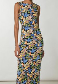 Mouwloze bloemenjurk in zwart met levendige multicolor patronen. Gemaakt van een gladde stof, heeft het een getailleerde silhouet en een elegante uitstraling.