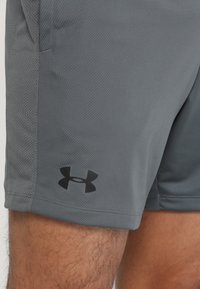 Under Armour Pantalón corto de deporte - light grey