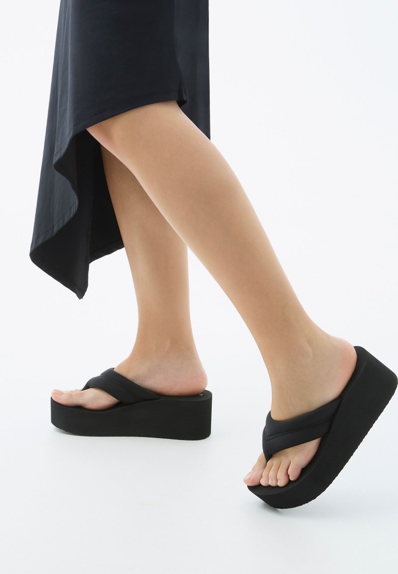 Bershka - T-bar sandals - black, Enlarge