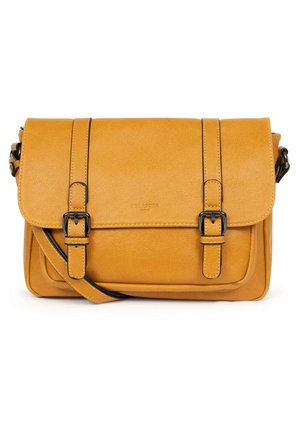 Sac bandoulière en simili cuir jaune avec une fermeture à rabat, des accents de double boucle, une sangle réglable et une texture lisse. Forme rectangulaire compacte.