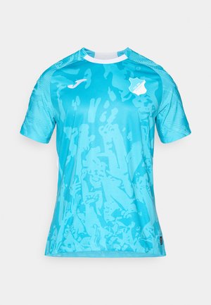 Kurzer Ärmel Trikot in lebhaftem Türkis mit einem dezenten abstrakten Muster. Mit einem weißen Kragen und einem Logo auf der oberen linken Seite.