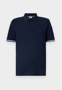 Temno modra polo majica z teksturirano tkanino, dvema gumboma in manšetami z belimi črtami. Ima diskreten logo na prsih.