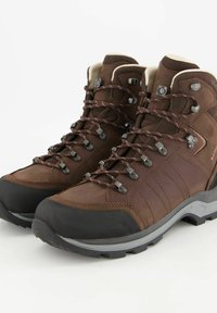 Braune Wanderschuhe aus Leder mit gummierter Sohle, Metallösen und strukturierten Schnürsenkeln. Verstärkter Zehenschutz für Langlebigkeit.