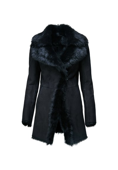 Manteau noir mi-long avec large col en fourrure et bordure en fourrure le long du devant, des poignets et de l'ourlet, présenté sur fond blanc.