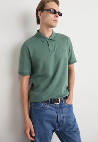BOSS Bluză polo - open green