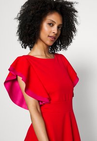 WAL G PETITE MAX SKATER - Kokteilikleit/peokleit - red/fuchsia