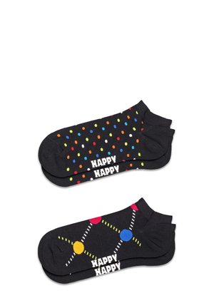 Schwarze Socken mit bunten Polka-Dots auf einem Paar und einem geometrischen Muster auf dem anderen, beide mit dem weißen Text "HAPPY".