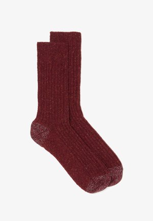 Burgundy ribbed socks with a textured finish and contrasting gray toe and heel accents. Soft knit material in a mid-calfs length.