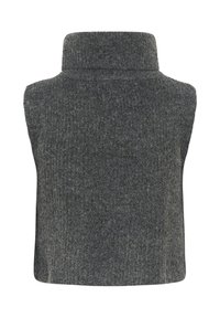 Sivi bezrukavnik s visokim ovratnikom napravljen od teksturirane pletene tkanine. Ima visoki ovratnik i jednostavan, ukrasno neobogaćen dizajn s čistim linijama.