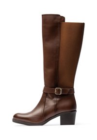 Brauner kniehoher Lederstiefel mit strukturiertem oberen Teil, einer Schnallenriemen am Knöchel und einem Blockabsatz für Stabilität.