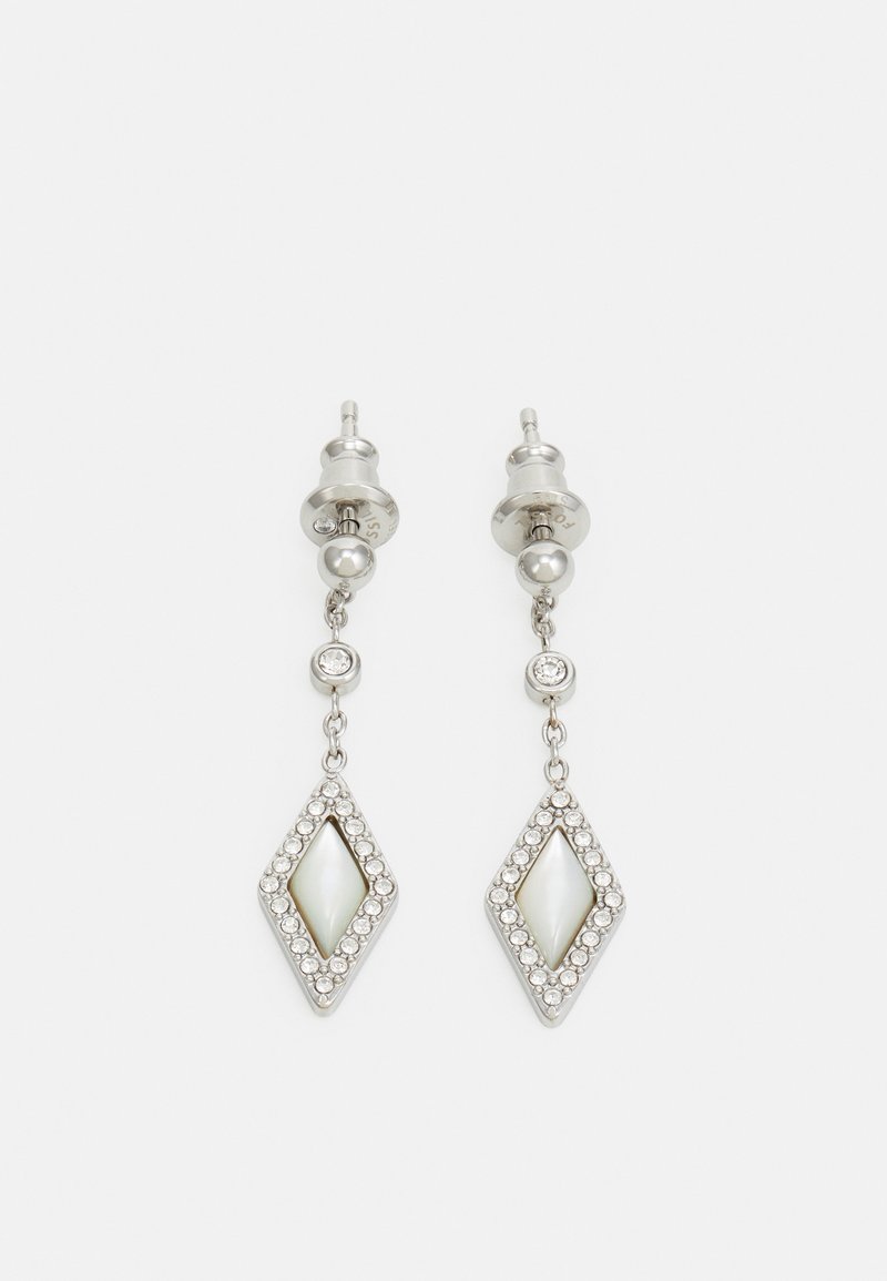 Boucles d'oreilles pendantes en argent avec un centre en nacre en forme de losange encadré de petits cristaux clairs, attachées à un petit cristal rond et une tige boule.