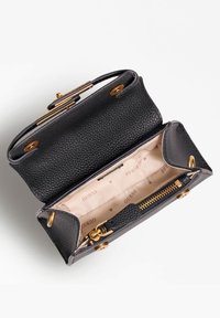 Sort tekstureret læderpung med en guldfarvet ramme. Indeni har den en lys stofforing med trykt brandlogo og et lynlåslomme.