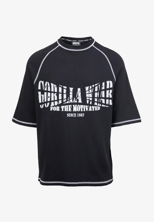 Zwarte t-shirt met korte mouwen en een gestructureerde stof. Voorzien van grijze stiksels en een witte grafische print met "GORILLA WAR" en "FOR THE MOTIVATED."