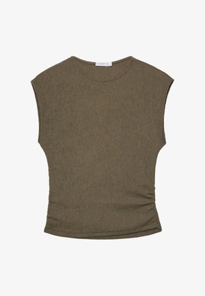 Maslina zelena bezrukavna majica, napravljena od teksturiranog materijala, sa okruglim izrezom i blagim nakupljanjem sa strane za oblikovanje siluete.