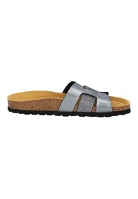 Sandale à glisser en cuir argenté avec une semelle en liège, une semelle en caoutchouc noir et un accent texturé noir sur le dessus. Conçue avec de larges brides.