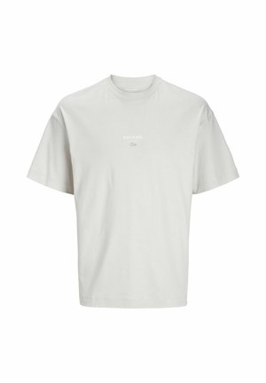 Svetlo siva majica kratkih rukava od mekog materijala. Ima okrugli izrez i mali natpis "ESS.WRD." otisnut na prednjem delu.