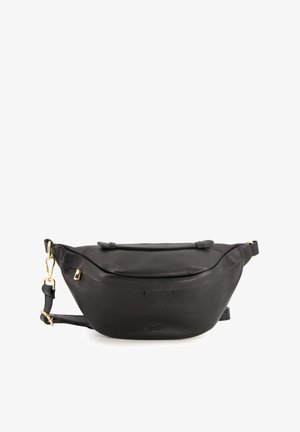 Czarna skórzana torba na pasek z teksturowaną powierzchnią, zamkiem błyskawicznym u góry i regulowanym paskiem. Posiada złote okucia i subtelne logo.