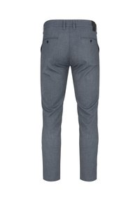 Szare dopasowane spodnie o gładkiej fakturze, slim fit, z tylnymi kieszeniami i delikatnymi detalami przeszycia. W pasie znajduje się pętla dla dodatkowego wsparcia.