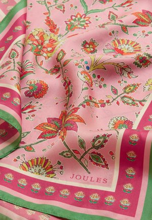 Lyserødt stof med et blomstermønster i orange, grønt og gult, afgrænset af grønne og lyserøde striber med små blomsterornamenter.