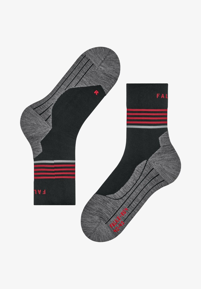 Chaussettes noires et grises avec accents rouge. Comprend un talon et une pointe renforcés. Affiche le logo "FALKE RUN" et la taille sur la semelle.