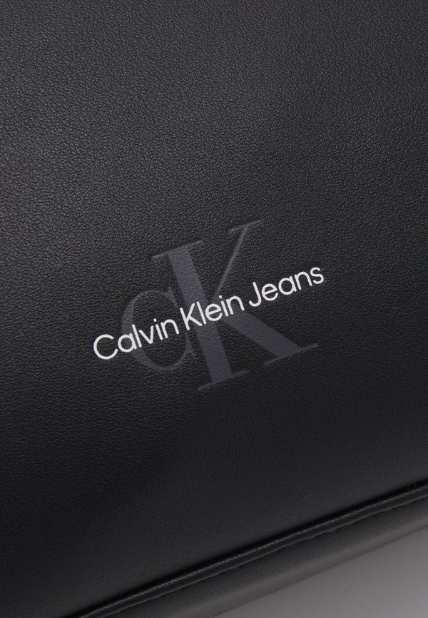 MONOGRAM SOFT DOPP KIT UNISEX - Wash bag3