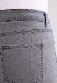 TWINTIP Short en jean - dark grey