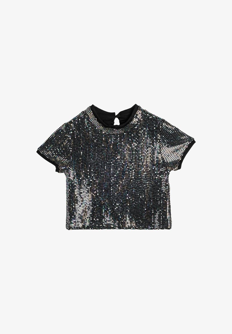 Top corto a maniche corte di colore nero coperto da paillettes argentate lucide, con una piccola chiusura a bottone sul retro del collo.