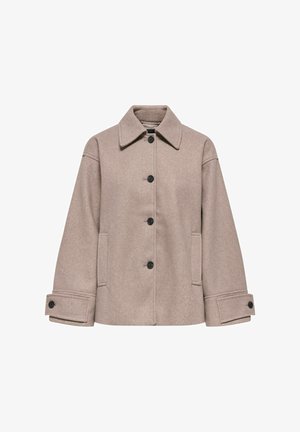 Beżowa kurtka z wełny z wyraźnym kołnierzem, z przodu zapinana na guziki, z bocznymi kieszeniami. Posiada szerokie rękawy z zapinanymi mankietami.