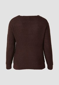 Brązowy dziergany sweter o fakturowanej powierzchni, z szerokim dekoltem i długimi rękawami. Charakteryzuje się luźnym krojem i żebrowanym wykończeniem na dole.