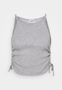 Top grigio senza maniche realizzato in materiale a costine, con lacci laterali regolabili e spalline sottili. Texture liscia con un motivo sottile su tutta la superficie.