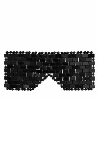 Schwarze Augenmaske aus kleinen rechteckigen Kunststoffstücken, mit einer Perlenverzierung entlang der oberen und unteren Kanten.