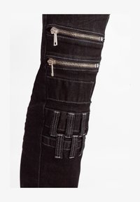 Selezionato, schwarz