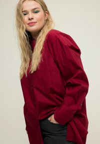 Studio Untold LONGBLOUSE LONG-SLEEVE BUSINESSBLOUSE - Camicia - dark red