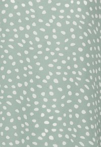 ONLY Tall ONLVIC - T-shirt estampada - chinois green